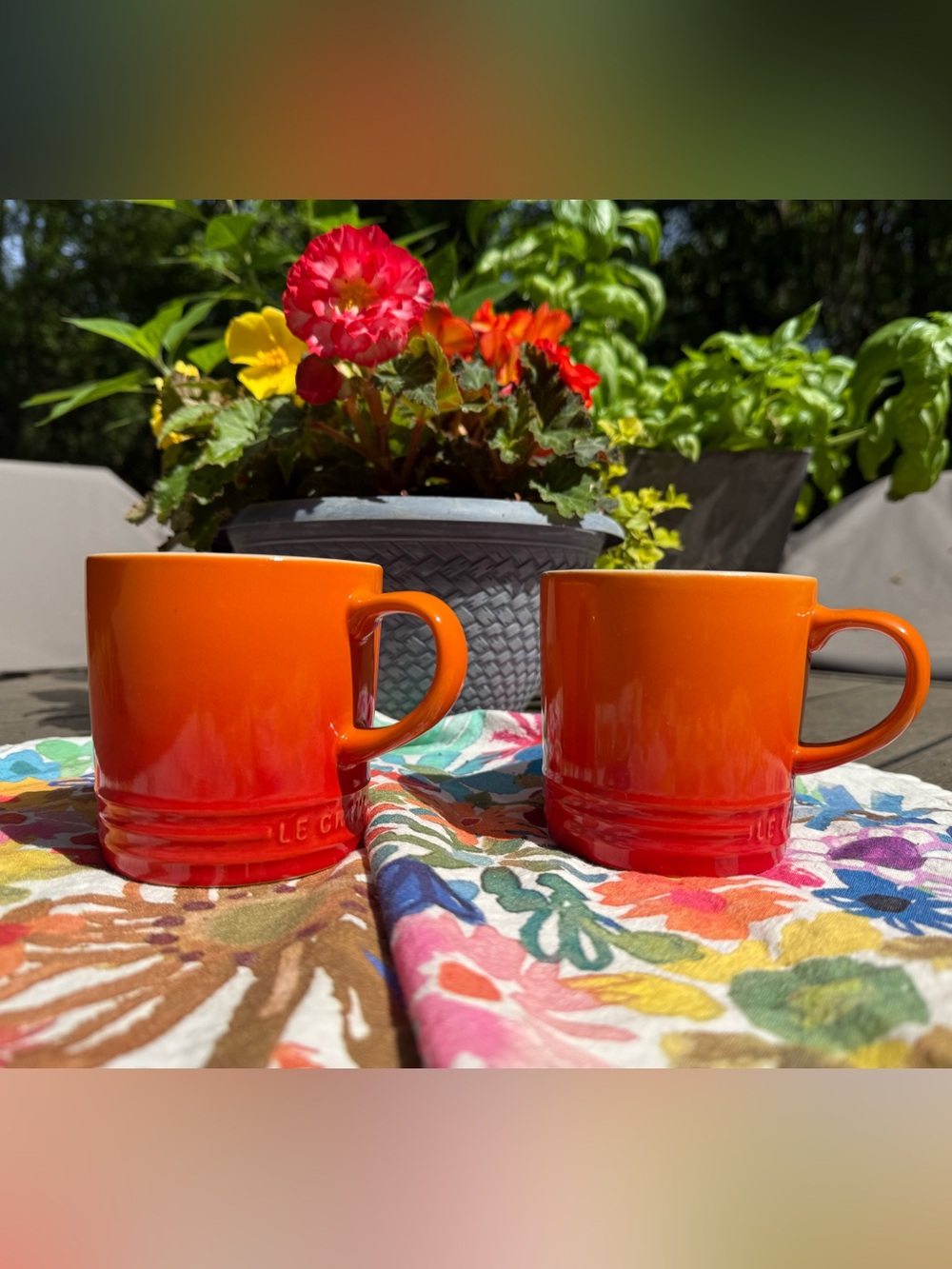 NWT Le Creuset Vibrant ‘Flame’ Orange Ombré Stoneware Mugs - Set of 2 - Picture 2 of 4